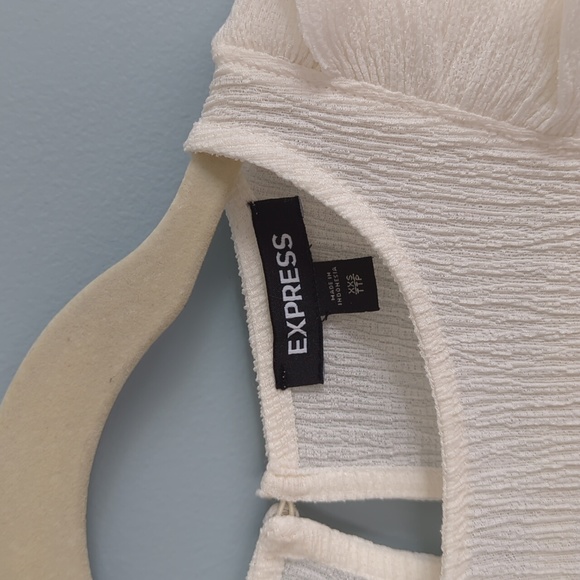 Express Textured Ruffle Sleeve Blouse - Picture 2 of 3